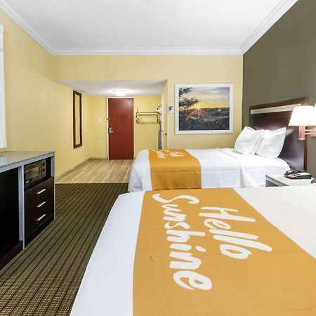 Days Inn By Wyndham Nanuet / Spring Valley Eksteriør billede