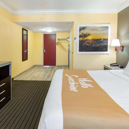 Days Inn By Wyndham Nanuet / Spring Valley Eksteriør billede