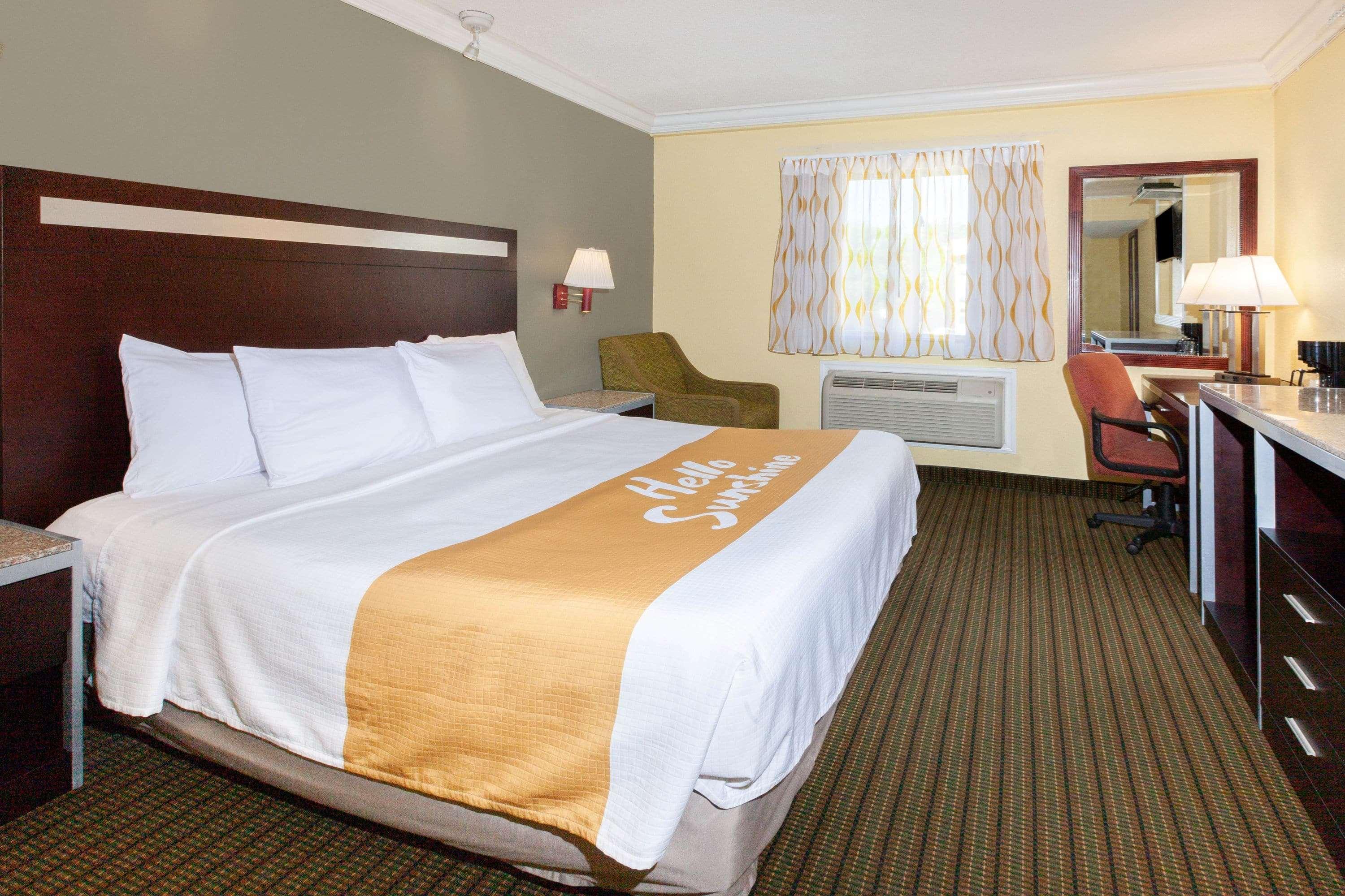 Days Inn By Wyndham Nanuet / Spring Valley Eksteriør billede