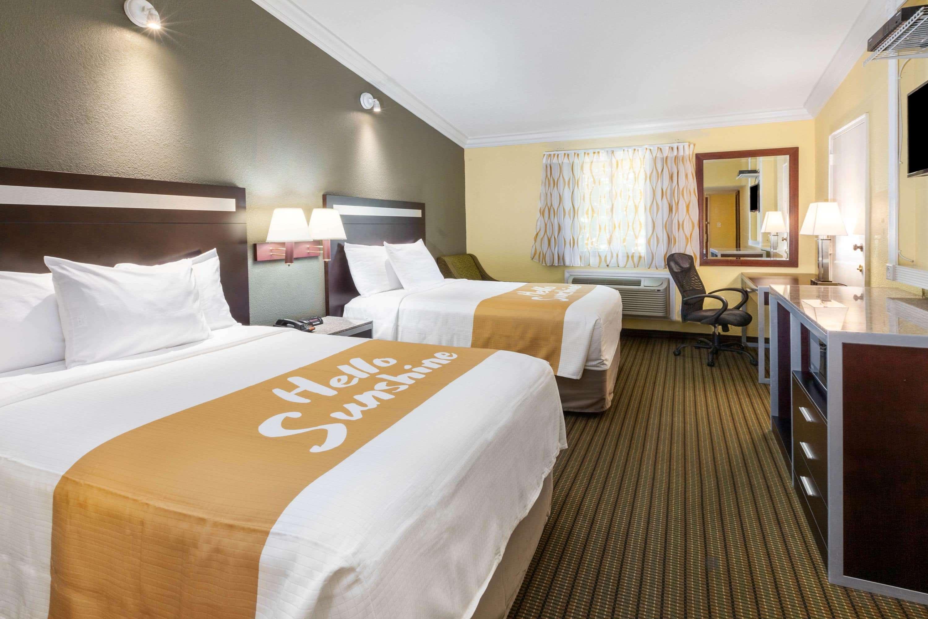 Days Inn By Wyndham Nanuet / Spring Valley Eksteriør billede