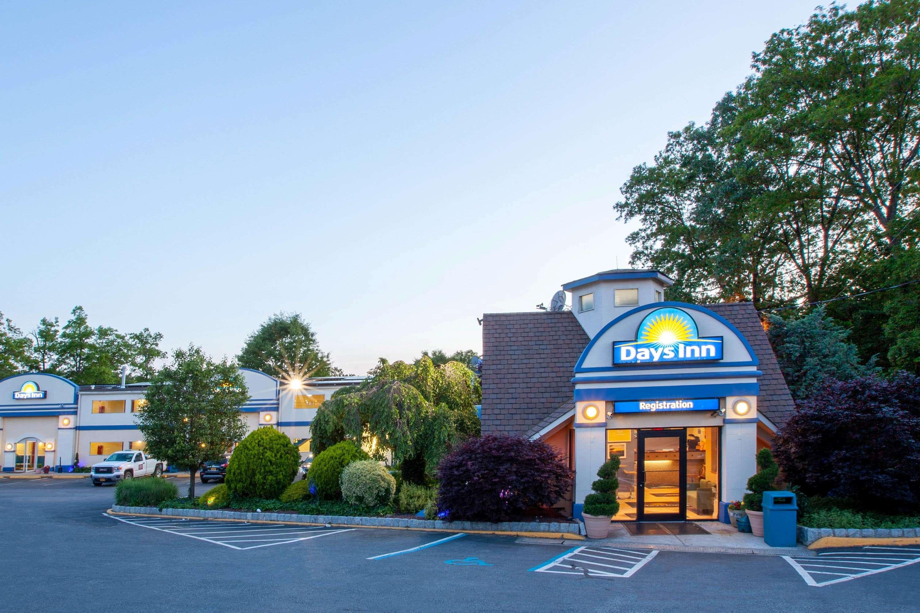Days Inn By Wyndham Nanuet / Spring Valley Eksteriør billede