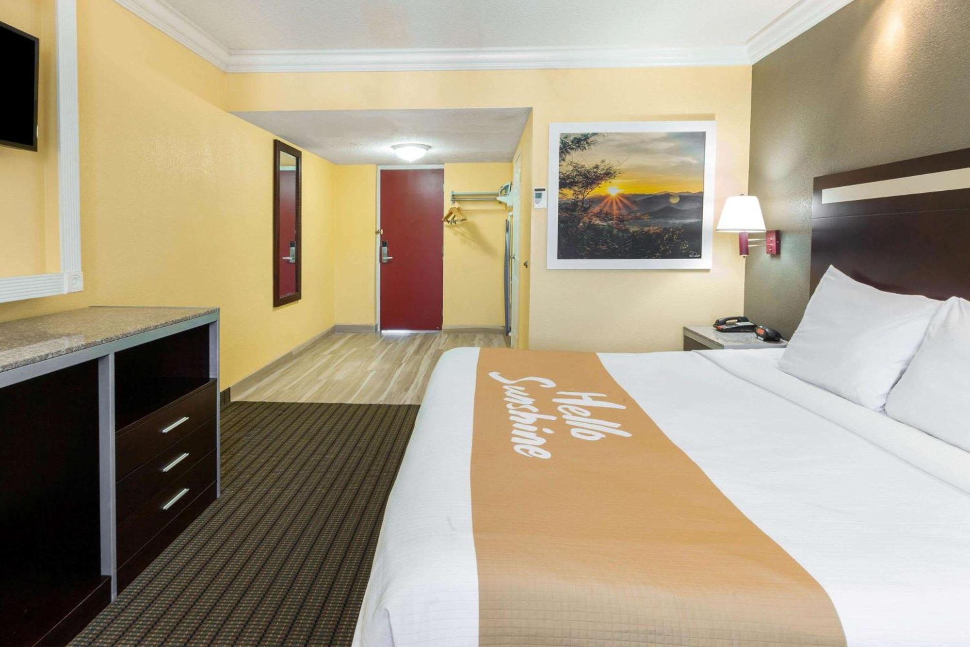 Days Inn By Wyndham Nanuet / Spring Valley Eksteriør billede
